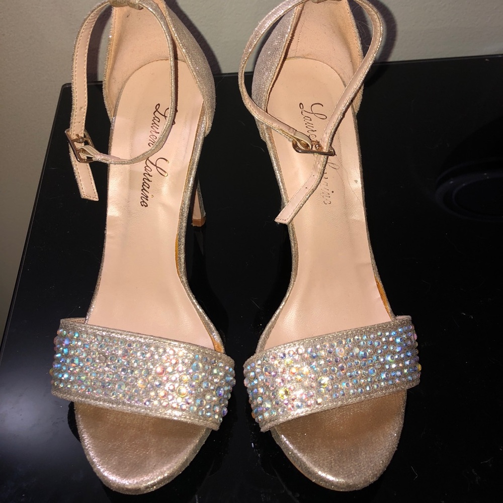 Beautiful Gold Heels - Picture 3 of 6